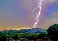 英国天气:英国气象局的长期预报称，“雷阵雨”可能会持续数周